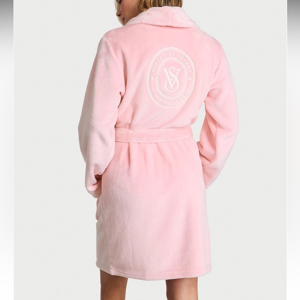 Victoria's Secret Pink Plush Robe NEW